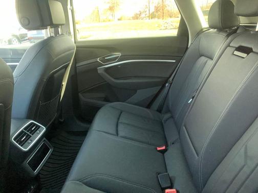 2024 Audi Q8 e-tron Premium