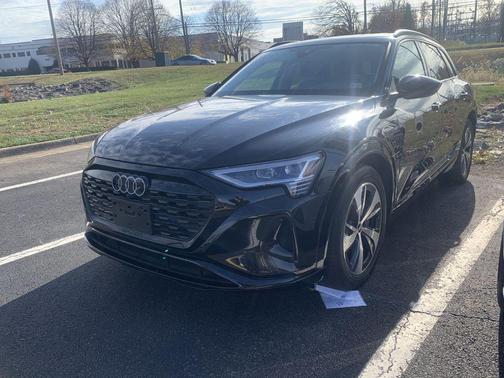 2024 Audi Q8 e-tron Premium