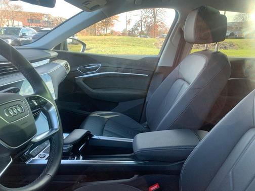 2024 Audi Q8 e-tron Premium