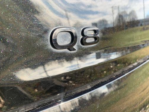 2024 Audi Q8 e-tron Premium