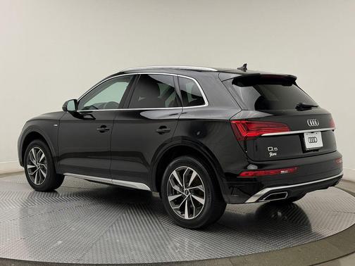 Mythos Black Metallic 2023 Audi Q5 45 S line Premium Plus