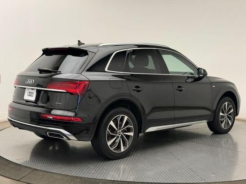 Mythos Black Metallic 2023 Audi Q5 45 S line Premium Plus