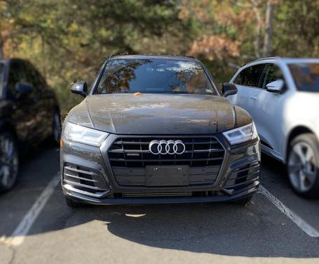 2020 Audi Q5 45 Titanium Premium