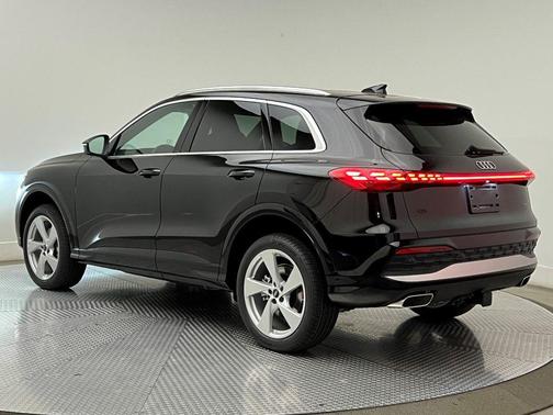 2025 Audi Q5 Premium Plus TFSI quattro S tronic