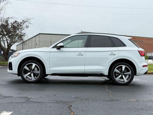 Glacier White 2023 Audi Q5 45 S line Prestige