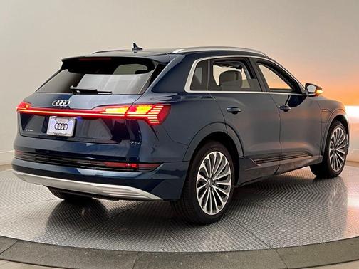 2019 Audi e-tron Premium Plus