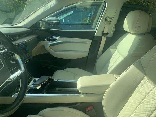 2019 Audi e-tron Premium Plus