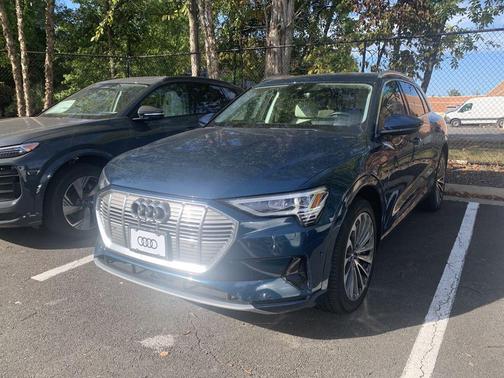 2019 Audi e-tron Premium Plus