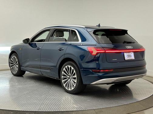 2019 Audi e-tron Premium Plus