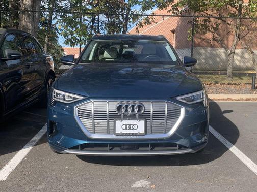 2019 Audi e-tron Premium Plus