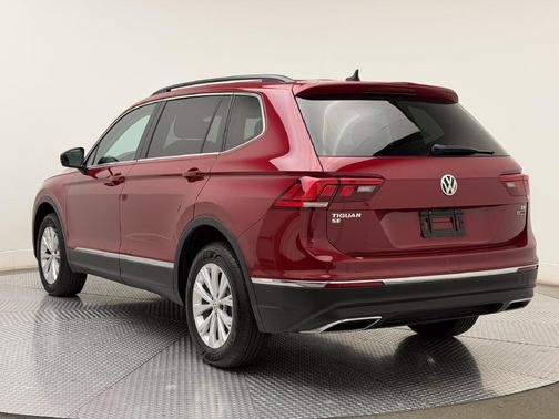 Cardinal Red Metallic 2018 Volkswagen Tiguan 2.0T SE 4MOTION