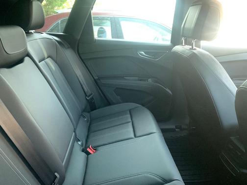 Mythos Black Metallic 2023 Audi Q4 e-tron Prestige 50 quattro