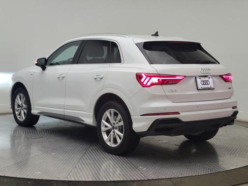 2025 Audi Q3 Premium 45 TFSI S line quattro Tiptronic