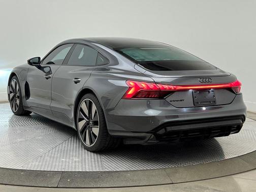 2023 Audi e-tron GT Prestige quattro
