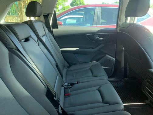 Mythos Black Metallic 2023 Audi Q7 45 Premium Plus