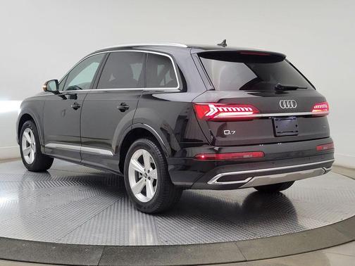 Mythos Black Metallic 2023 Audi Q7 45 Premium Plus
