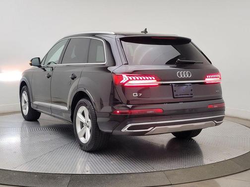 Mythos Black Metallic 2023 Audi Q7 45 Premium Plus