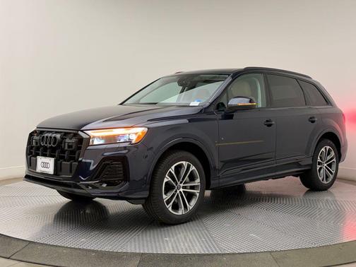 Mythos Black Metallic 2023 Audi Q7 45 Premium Plus