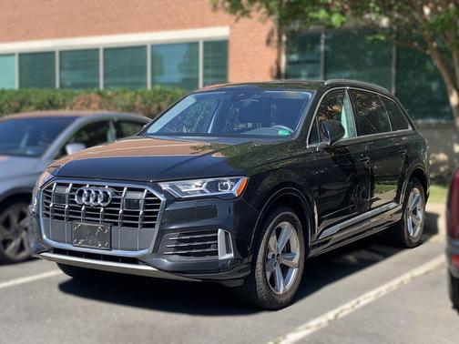 Mythos Black Metallic 2023 Audi Q7 45 Premium Plus