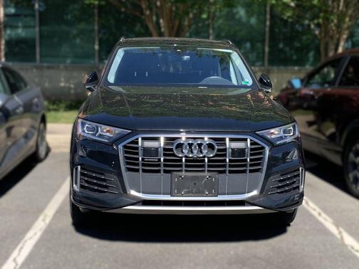Mythos Black Metallic 2023 Audi Q7 45 Premium Plus