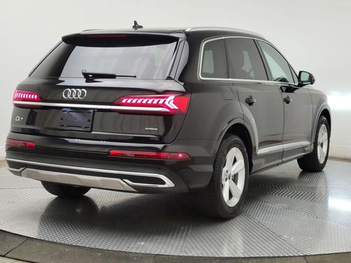 Mythos Black Metallic 2023 Audi Q7 45 Premium Plus