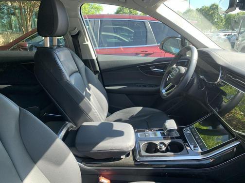 Mythos Black Metallic 2023 Audi Q7 45 Premium Plus