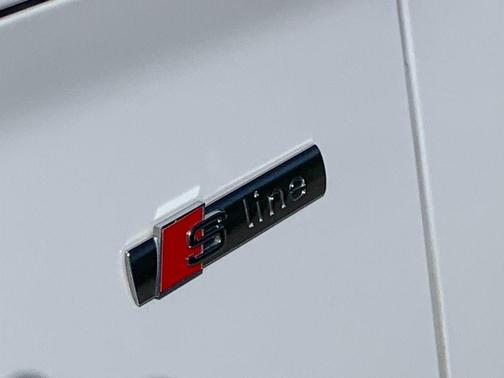 Ibis White 2023 Audi Q5 45 S line Premium Plus