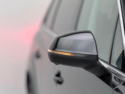 2022 Audi Q7 45 Premium Plus