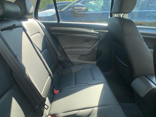 2018 Volkswagen Golf TSI S
