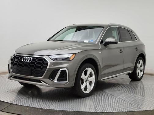 Chronos Gray Metallic 2023 Audi Q5 45 S line Premium Plus