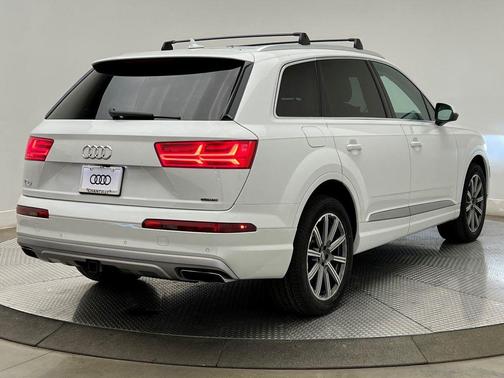 2019 Audi Q7 45 Premium Plus