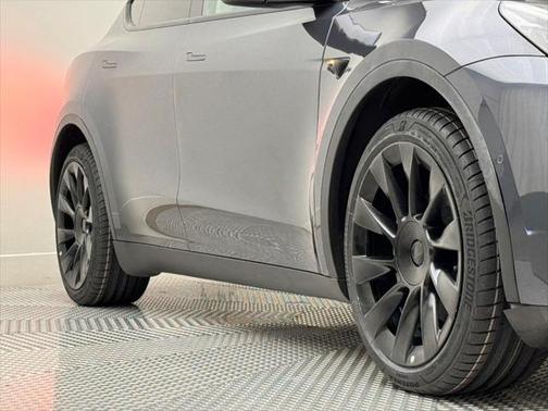 2022 Tesla Model Y Long Range Dual Motor All-Wheel Drive