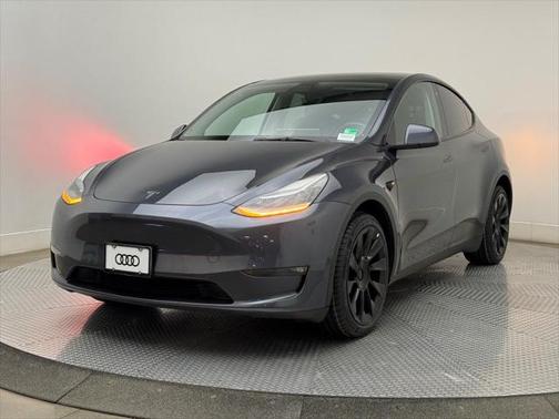 2022 Tesla Model Y Long Range Dual Motor All-Wheel Drive