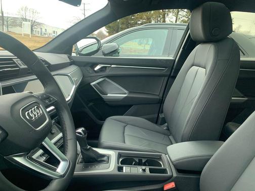 2025 Audi Q3 Premium 45 TFSI S line quattro Tiptronic