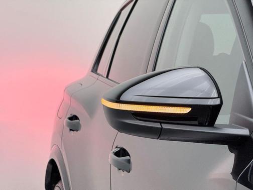 2025 Audi Q6 e-tron Premium Plus quattro