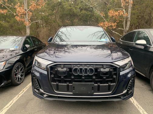 2025 Audi Q7 45 Premium Plus