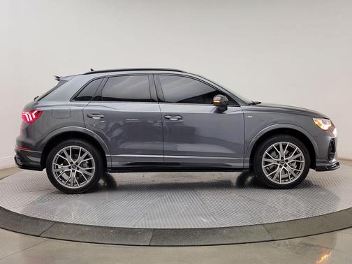 Daytona Gray Pearl Effect 2025 Audi Q3 45 S line Premium Plus