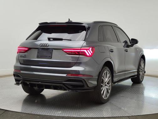 Daytona Gray Pearl Effect 2025 Audi Q3 45 S line Premium Plus