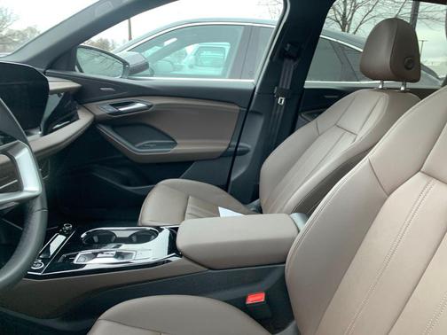 2025 Audi Q6 e-tron Premium Plus quattro