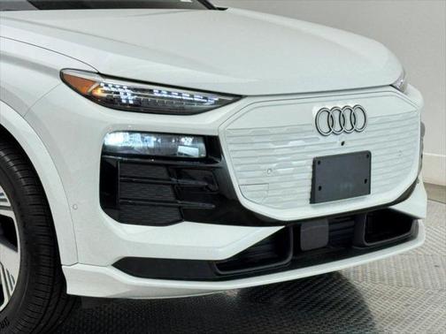 2025 Audi Q6 e-tron Premium Plus quattro