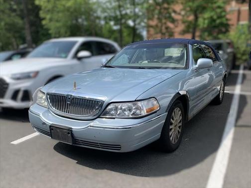 2005 Lincoln Town Car Signature