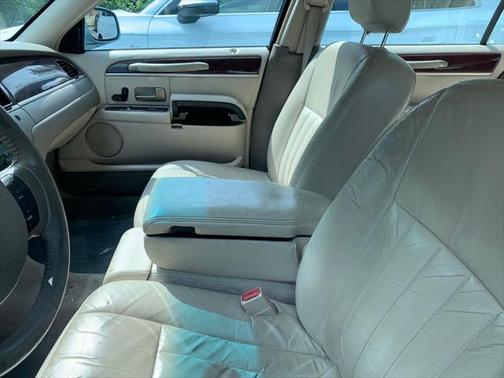 2005 Lincoln Town Car Signature