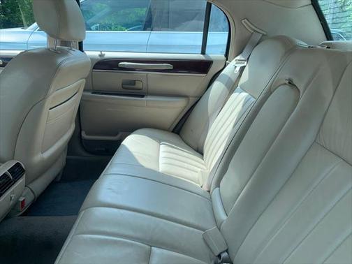 2005 Lincoln Town Car Signature