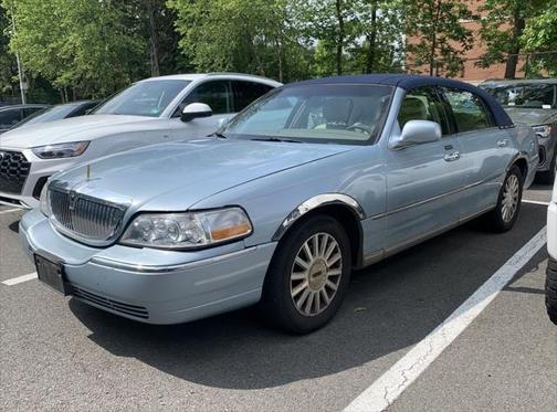 2005 Lincoln Town Car Signature