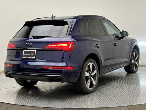 2022 Audi Q5 45 S line Premium Plus