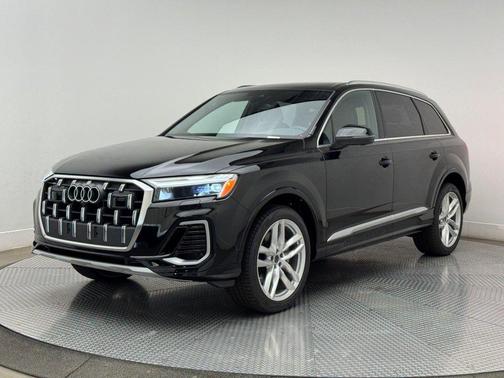 2025 Audi Q7 55 Premium Plus