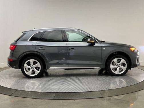 2022 Audi Q5 45 S line Premium Plus