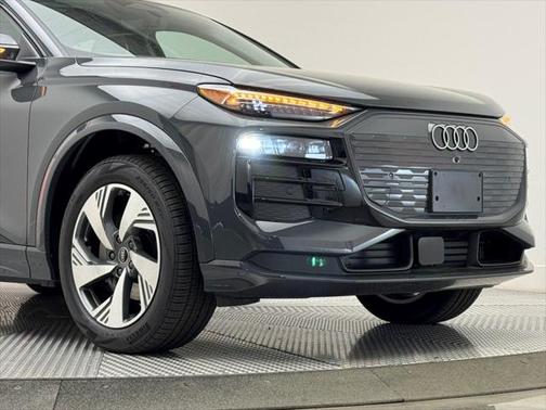 2025 Audi Q6 e-tron Premium Plus quattro