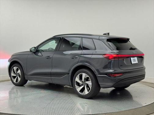 2025 Audi Q6 e-tron Premium Plus quattro