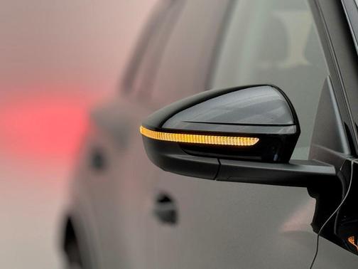 2025 Audi Q6 e-tron Premium Plus quattro